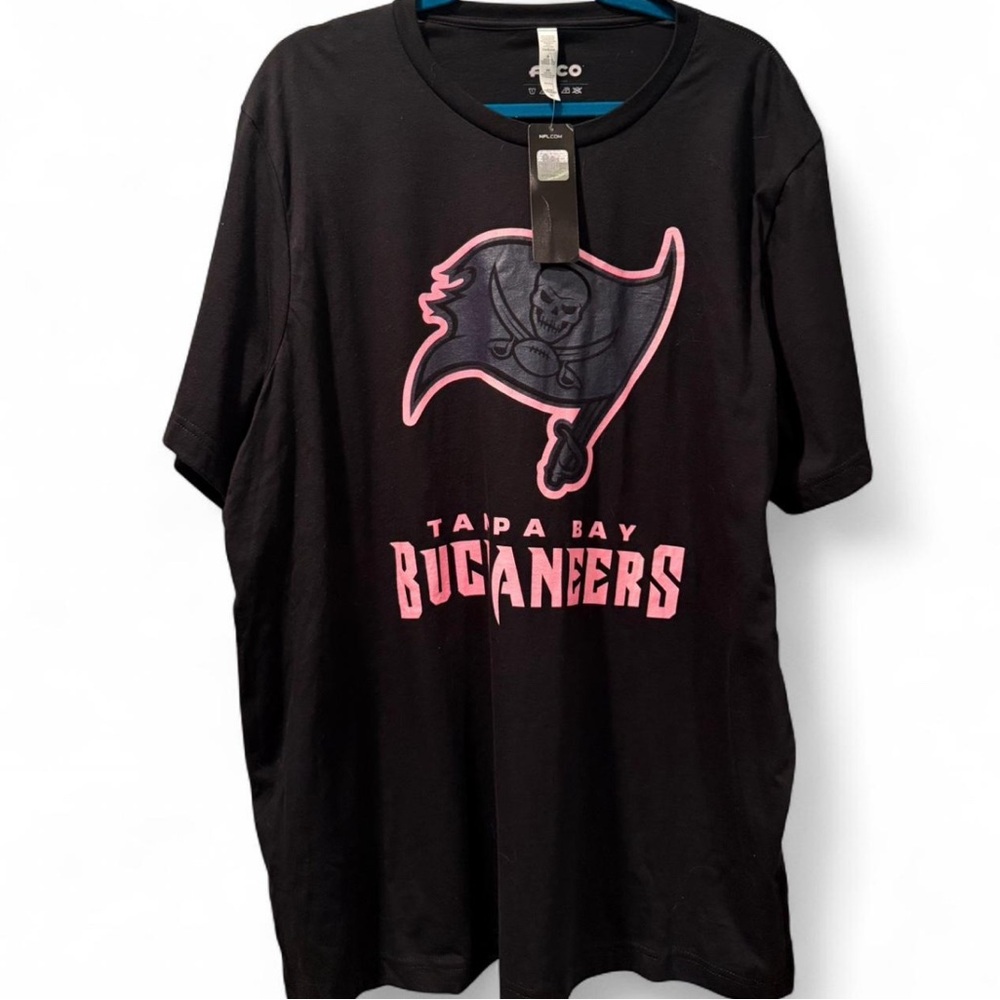 NWT Tampa Bay Buccaneers Shirt- Size XXL